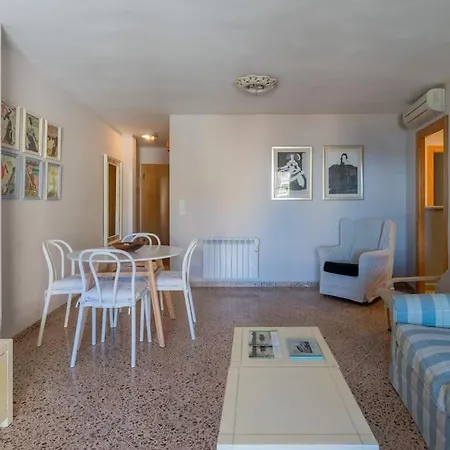 Seaview Getaway: Access, Pool & Tennis Court Appartamento *