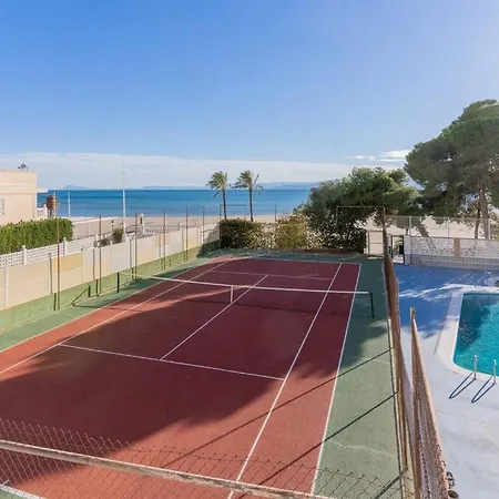 Seaview Getaway: Access, Pool & Tennis Court Appartamento