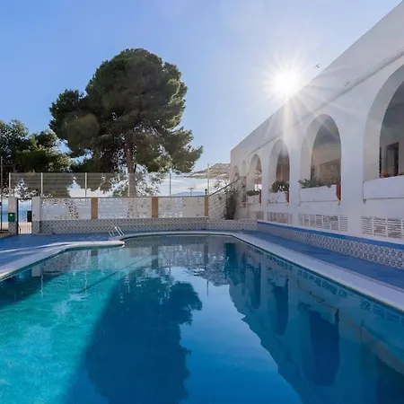 Seaview Getaway: Access, Pool & Tennis Court Appartamento *